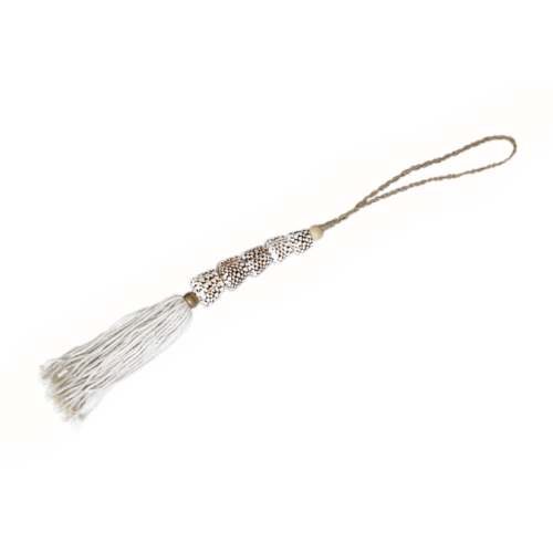 Hanging 5 Shell With White Tassel 